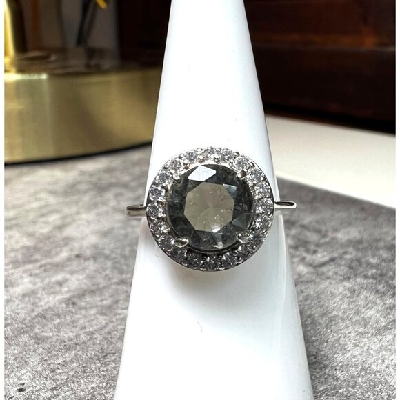 Ring Bomb Party Ring, size 6, NWOT, gray stone silver color band - Picture 3 of 7